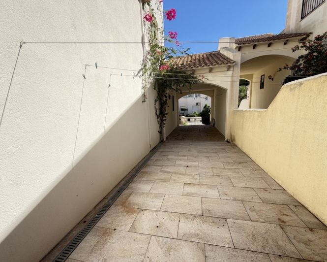 Image No.30-3 Bed Townhouse for sale