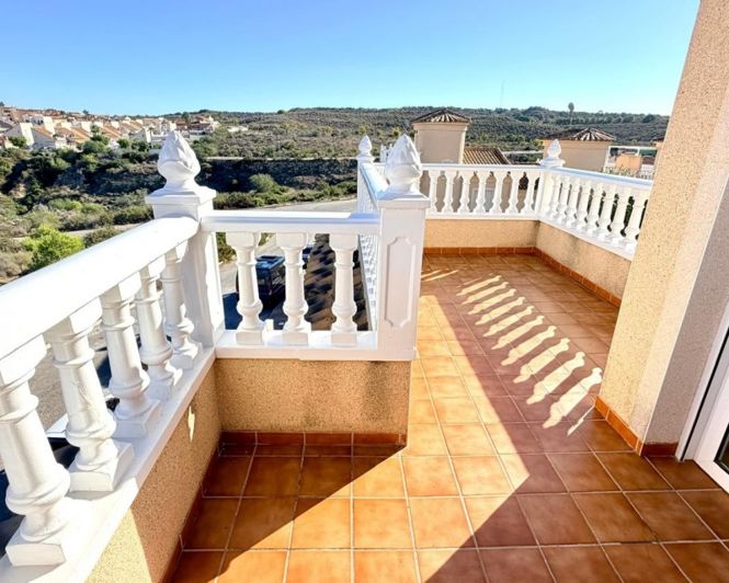 Image No.28-3 Bed Townhouse for sale