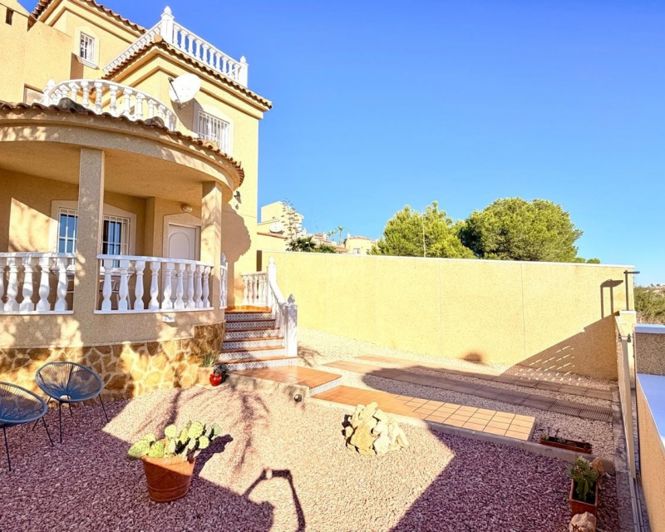 Image No.8-3 Bed Townhouse for sale