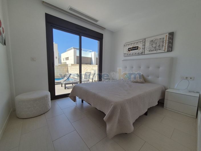 Image No.17-2 Bed Bungalow for sale