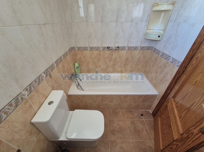 Image No.17-3 Bed Property for sale