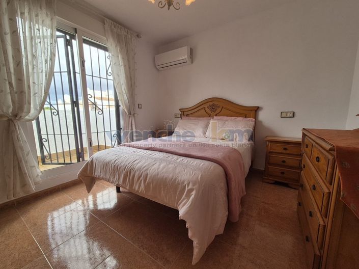 Image No.25-3 Bed Property for sale