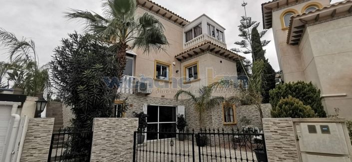 Image No.3-Villa de 4 chambres à vendre à Orihuela Costa