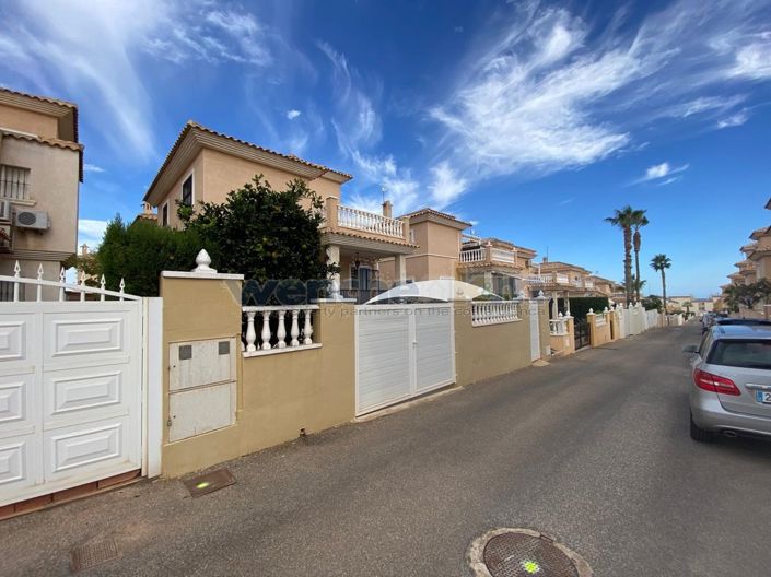 Image No.1-3 Bed Villa for sale
