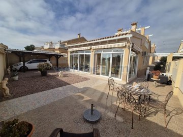 Villa de 3 chambres à vendre à Orihuela Costa