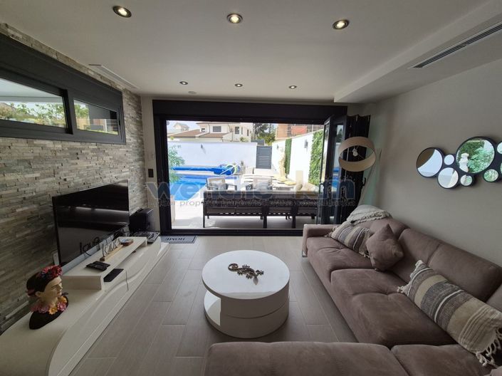 Image No.25-3 Bed Semi-Detached for sale