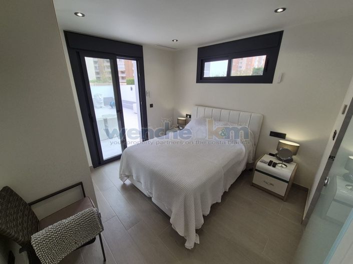 Image No.35-3 Bed Semi-Detached for sale