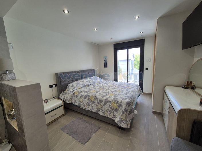 Image No.40-3 Bed Semi-Detached for sale