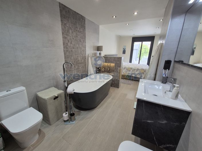 Image No.45-3 Bed Semi-Detached for sale