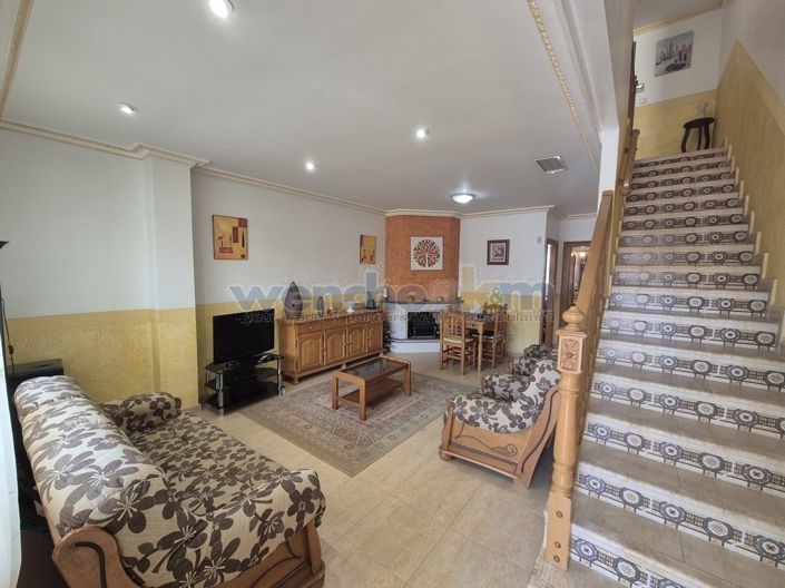 Image No.29-3 Bed Property for sale