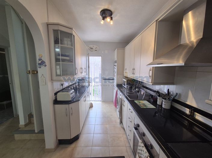 Image No.19-3 Bed Semi-Detached for sale