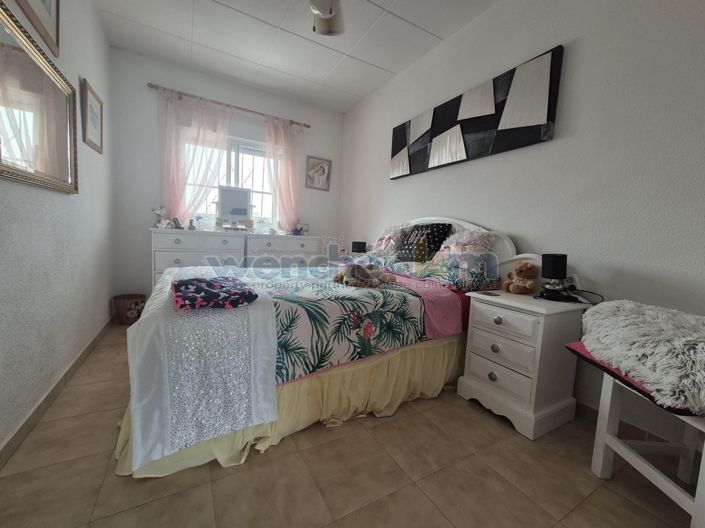 Image No.25-3 Bed Semi-Detached for sale