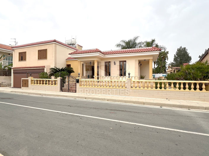 Image No.1-4 Bed Villa for sale