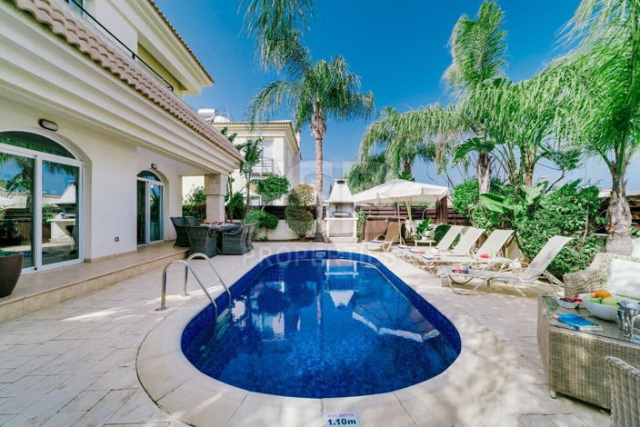 Image No.18-2 Bed Villa for sale