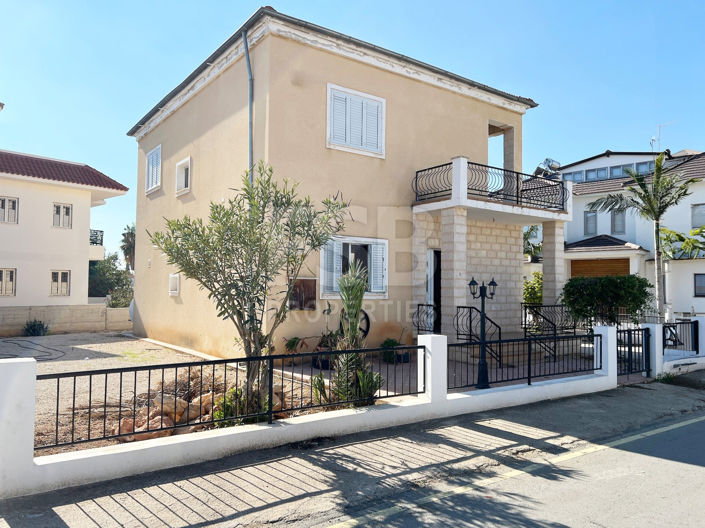 Image No.1-3 Bed Villa for sale