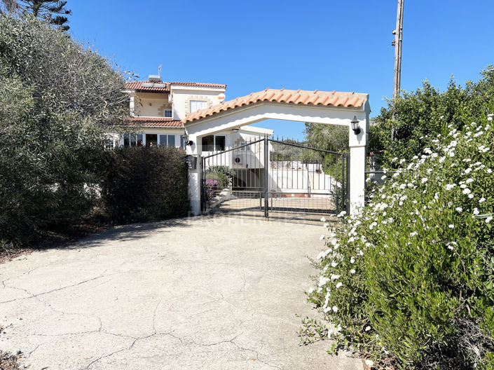 Image No.1-Villa de 6 chambres à vendre à Kokkines