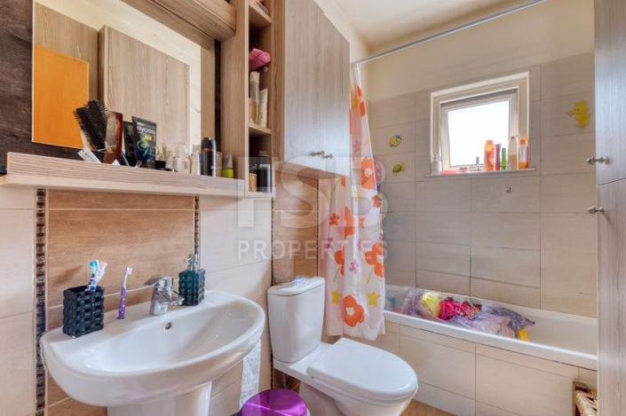 Image No.18-3 Bed House for sale