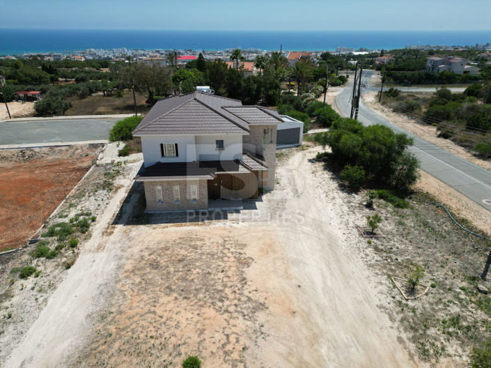 Image No.2-Villa de 5 chambres à vendre à Ayia Napa