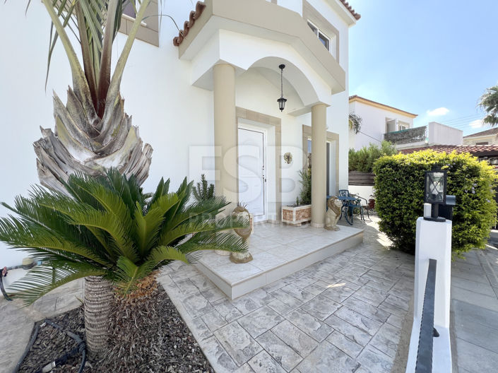Image No.2-3 Bed Villa for sale