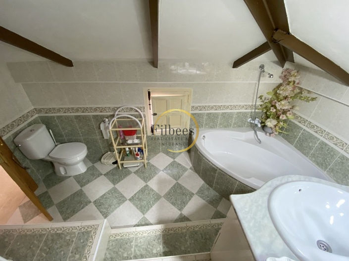 Image No.18-4 Bed Commercial for sale