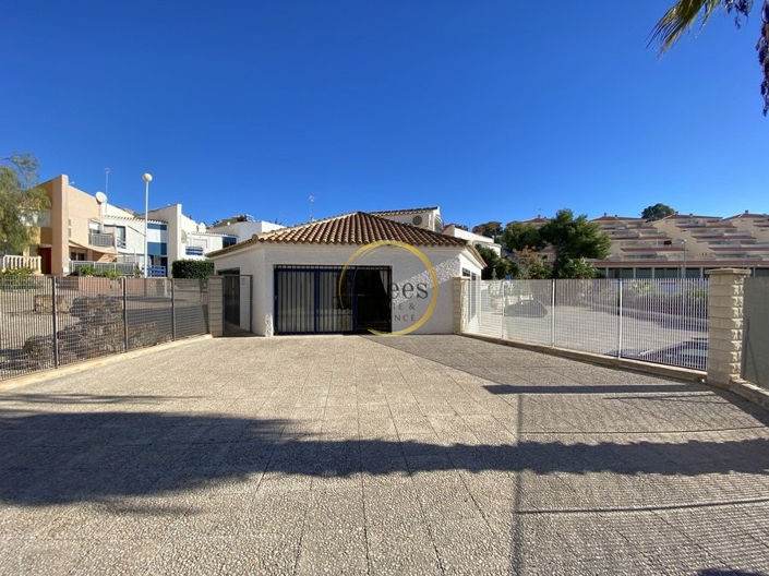 Image No.25-4 Bed Commercial for sale