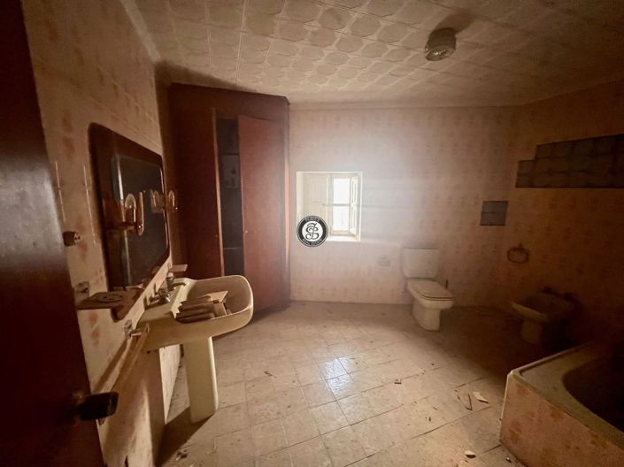 Image No.4-4 Bed Townhouse for sale