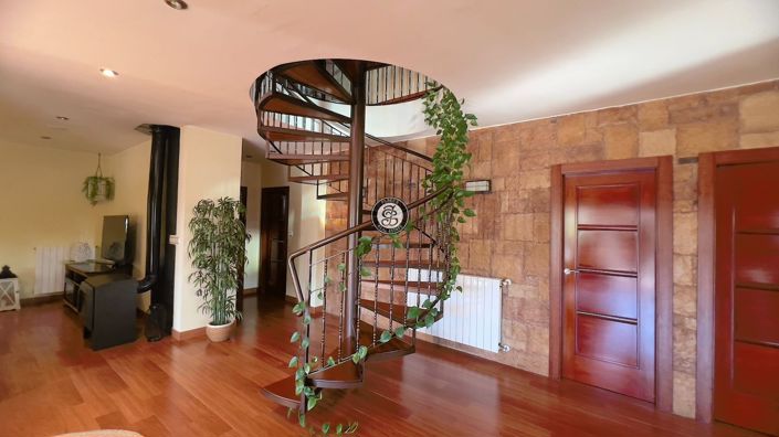 Image No.19-5 Bed Country House for sale