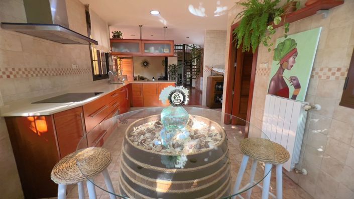 Image No.8-5 Bed Country House for sale