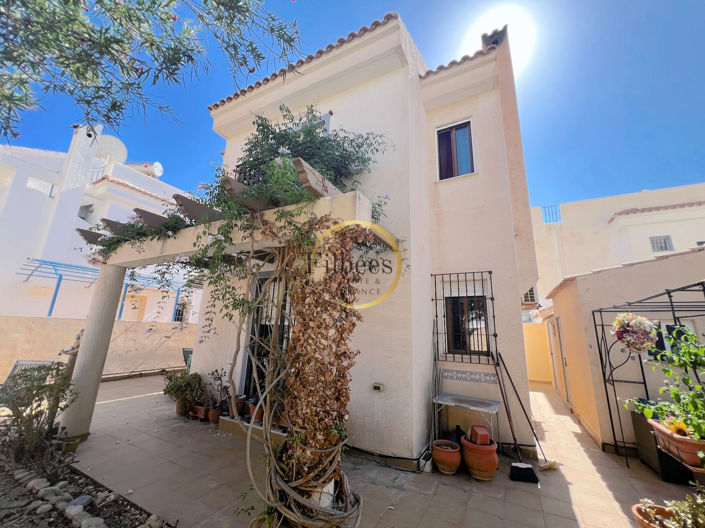 Image No.1-3 Bed House for sale