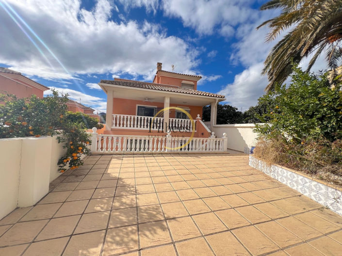 Image No.1-5 Bed House for sale