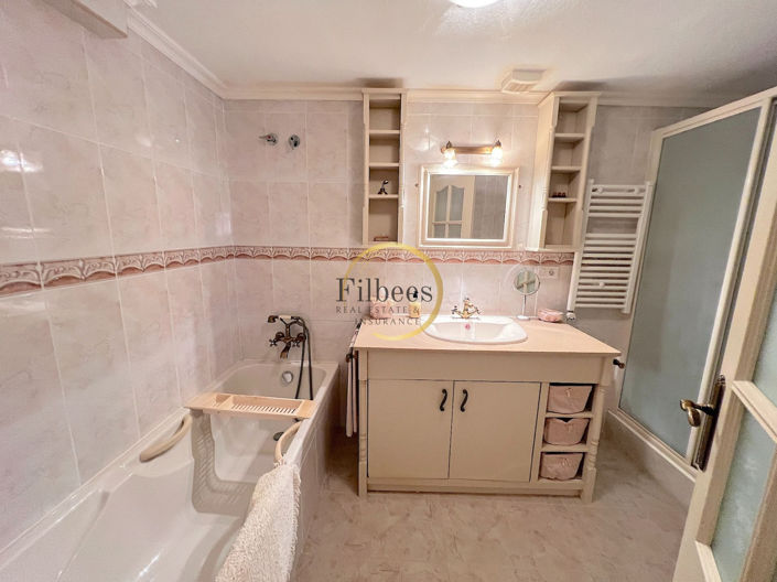 Image No.24-5 Bed House for sale