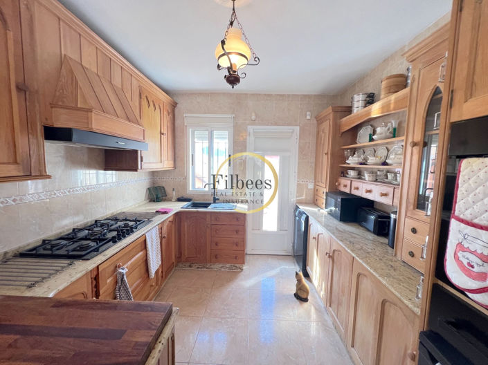 Image No.6-5 Bed House for sale