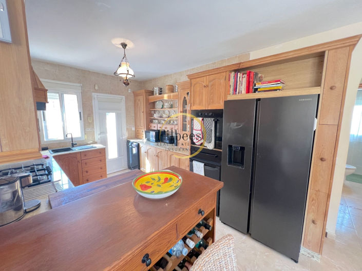 Image No.8-5 Bed House for sale