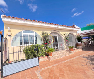 3 Bed Country House for sale