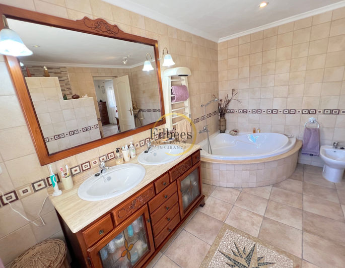 Image No.15-5 Bed Country House for sale