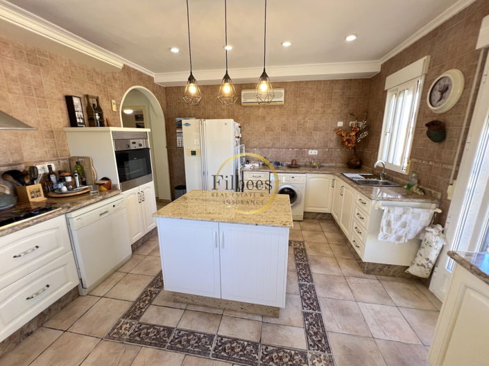 Image No.8-5 Bed Country House for sale