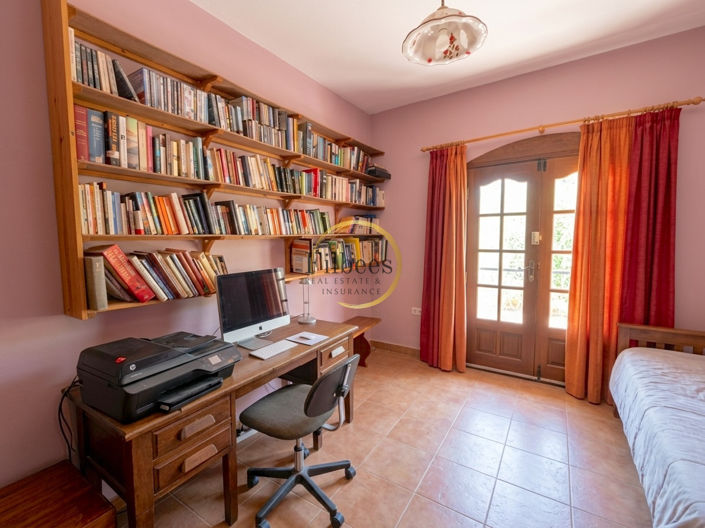 Image No.11-3 Bed Country House for sale