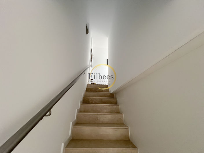Image No.10-3 Bed House for sale