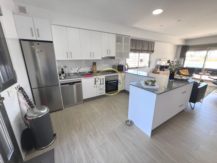 Image No.8-3 Bed House for sale