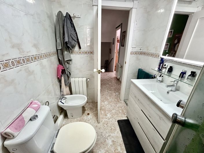 Image No.17-2 Bed Townhouse for sale