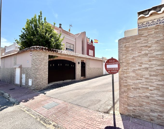 Image No.32-2 Bed Townhouse for sale