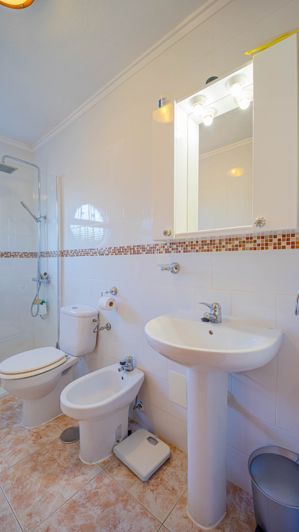 Image No.30-3 Bed Townhouse for sale