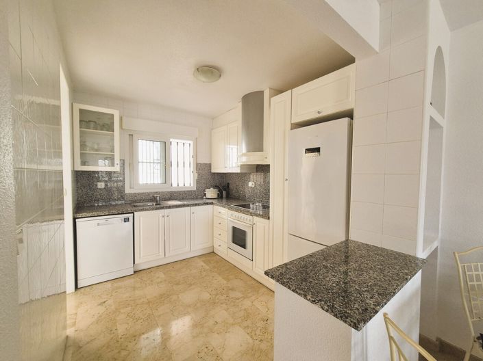 Image No.11-2 Bed Townhouse for sale