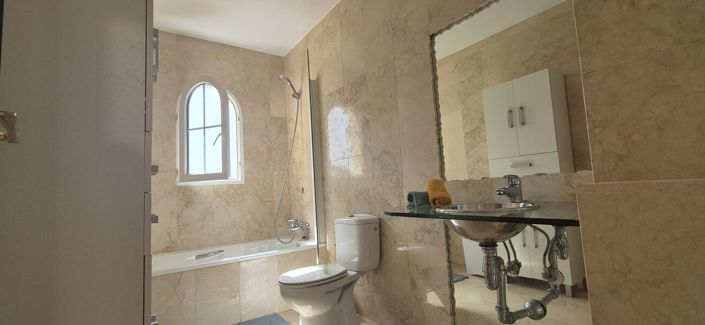 Image No.17-2 Bed Townhouse for sale
