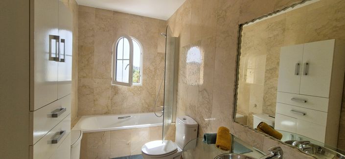 Image No.18-2 Bed Townhouse for sale