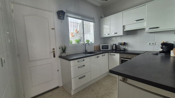 Image No.11-2 Bed House for sale
