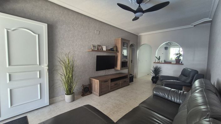 Image No.8-2 Bed House for sale