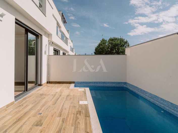 Image No.1-3 Bed House for sale