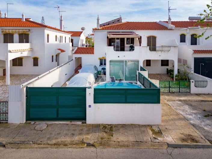 Image No.1-3 Bed House for sale