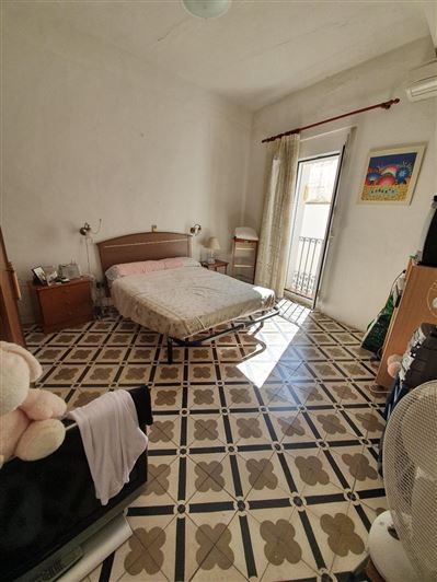 Image No.15-6 Bed Property for sale